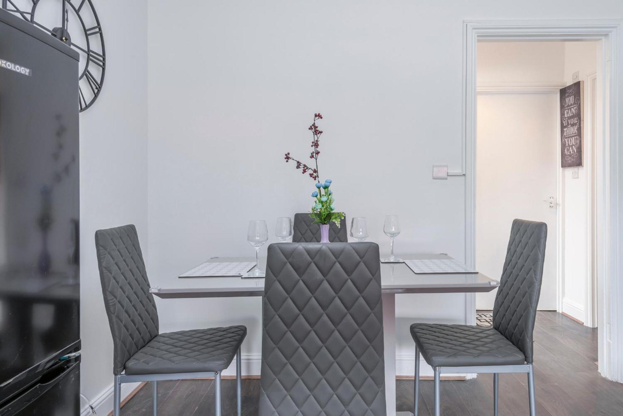 Modern Family Home W/Wi-Fi, Netflix, Self Check-In Londen Buitenkant foto