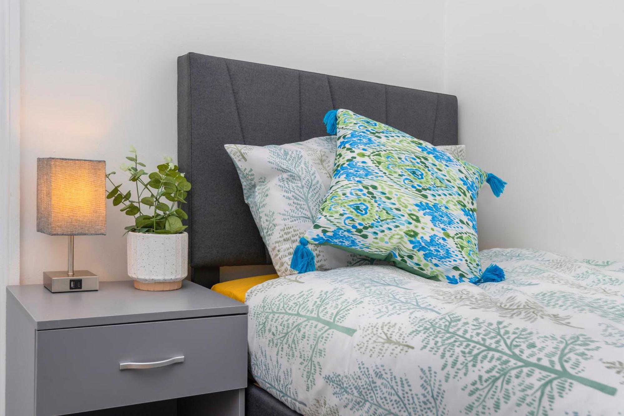 Modern Family Home W/Wi-Fi, Netflix, Self Check-In Londen Buitenkant foto